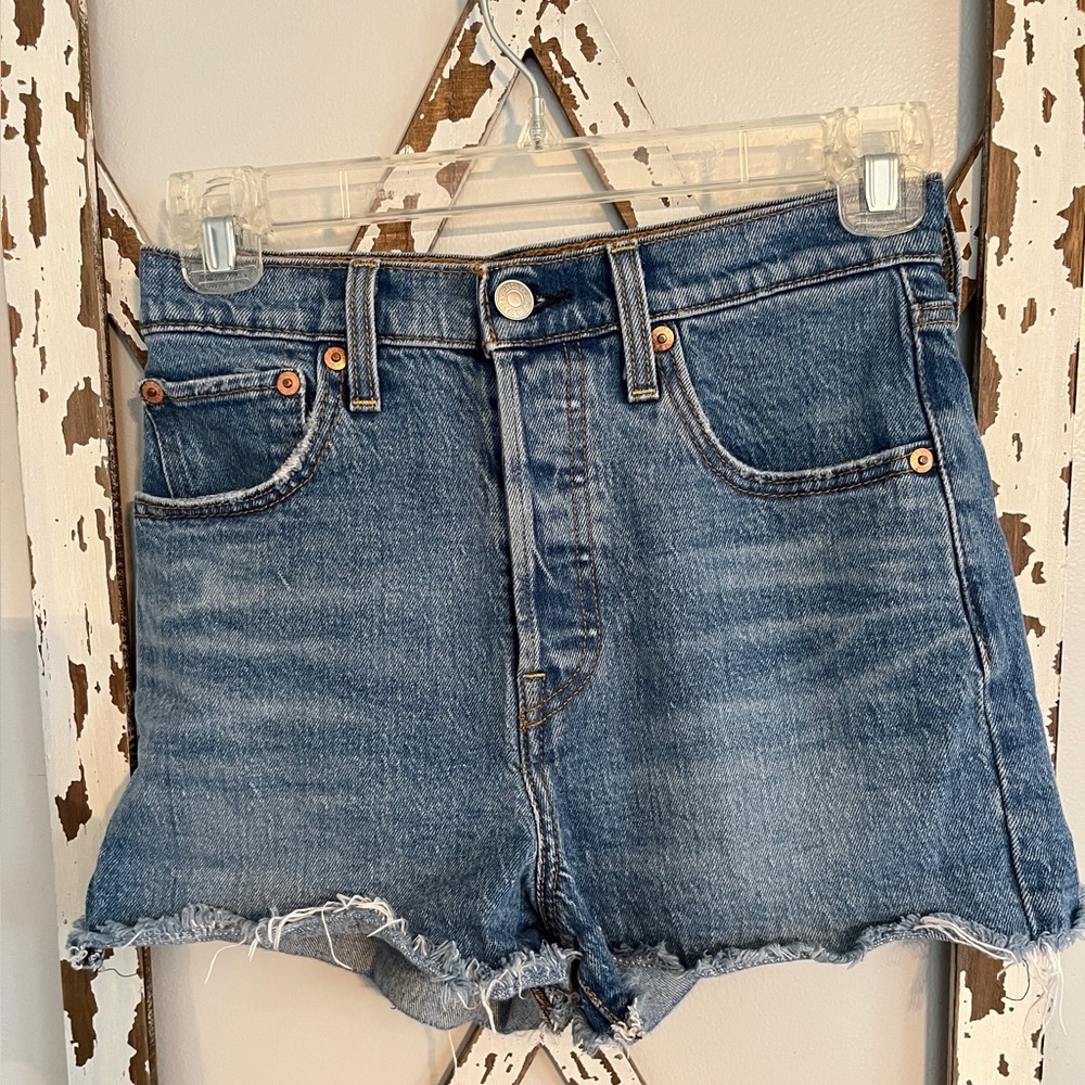 Levi’s Ribcage‎ Button Fly Shorts Size 25